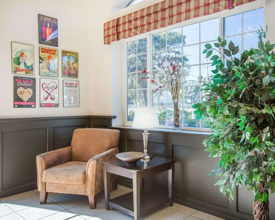 Econo Lodge Inn & Suites Lodi - Wine Country Area