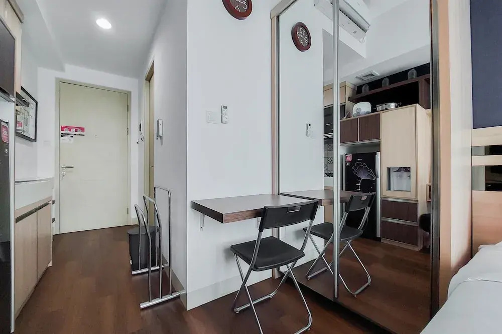 Nice and Elegant Studio at Tree Park City Apartment By Travelio