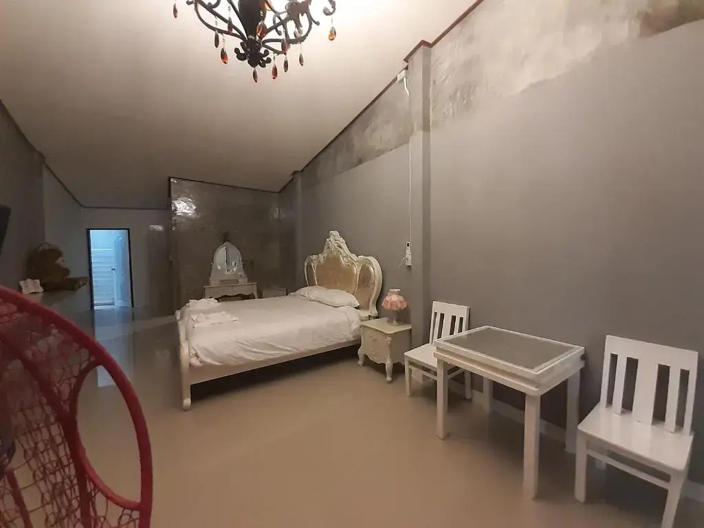Tuk Tuk Trat Hostel