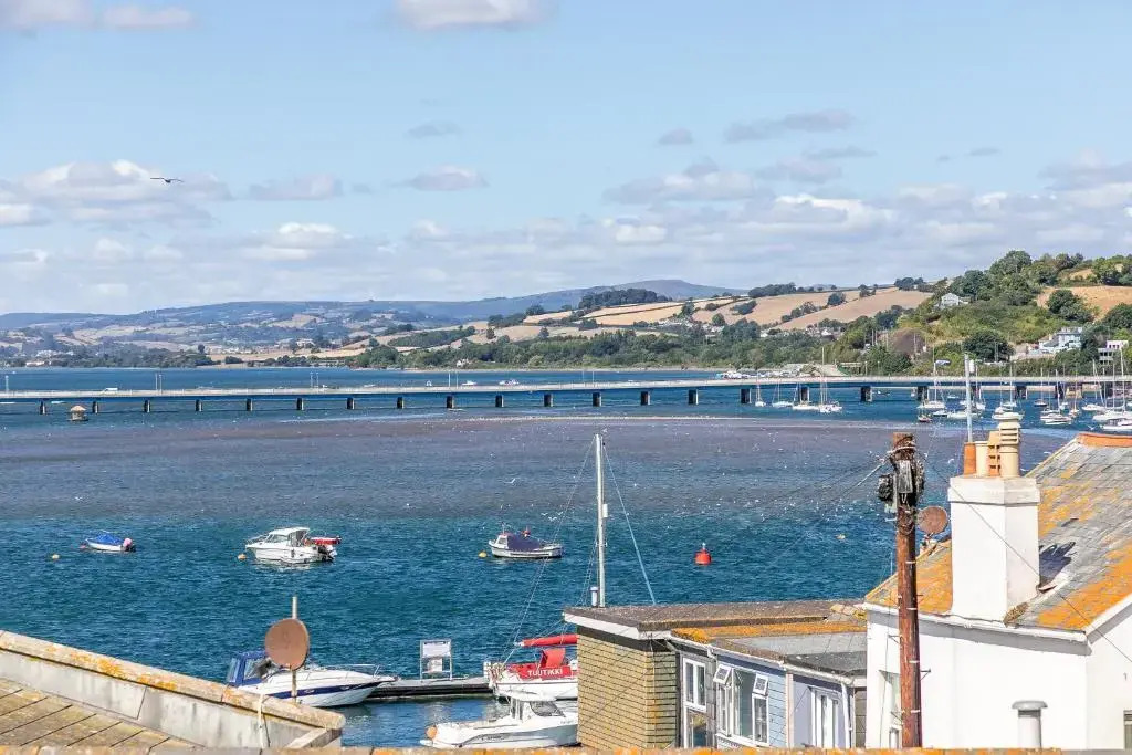 Sea Breeze, Luxury Views Seafront Stylish Home
