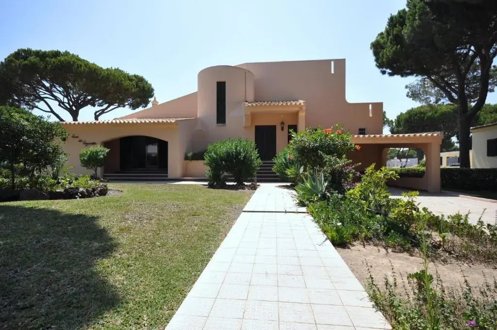 5 En-Suite Bedrooms, close to centre, free AC WiFi