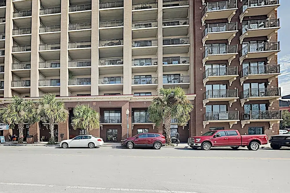 New Listing! Walkable Historic District 1 Bedroom Condo