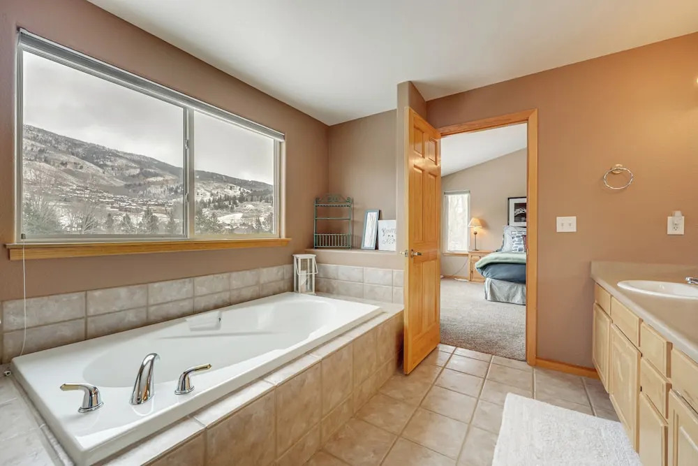 Hot Tub! Riverfront Family Retreat in Silverthorne