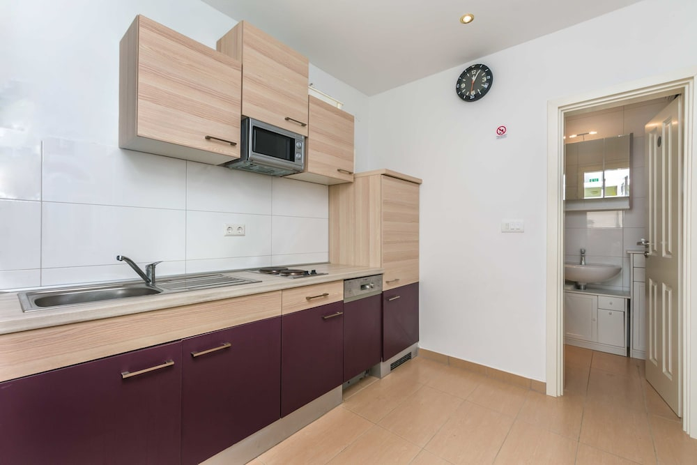 Apartments Road star