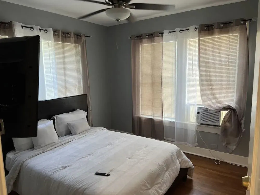 Cozy Downtown 2 Bedroom home