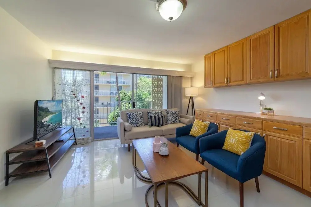 Huge 2br/2ba Mins Away From Waikiki Beach by Domio