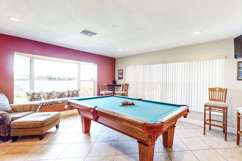Dog-friendly Lakefront Home With Private Dock & Beach - Snowbirds Welcome
