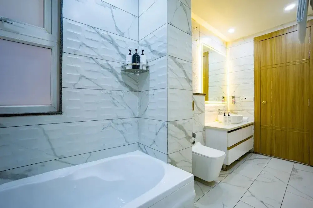Alaya Stays Miyabi Executive Suite, Elegant 1-BHK Suite With Common Pool, Gym & Restaurant
