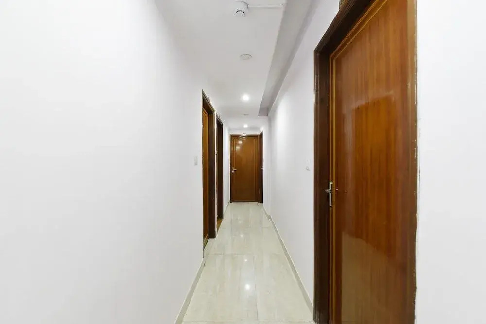 OYO 15765 Hotel Eve