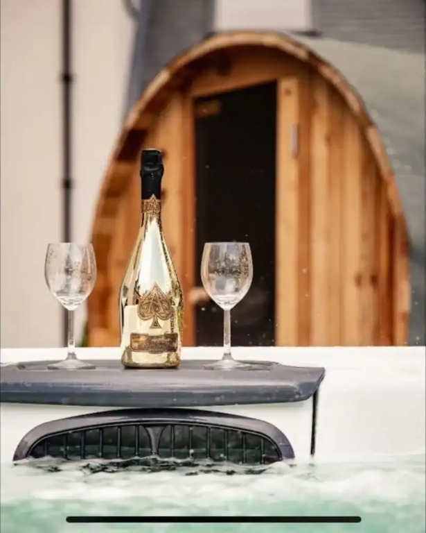 Mono Luxe Villa in Newcastle Upon Tyne