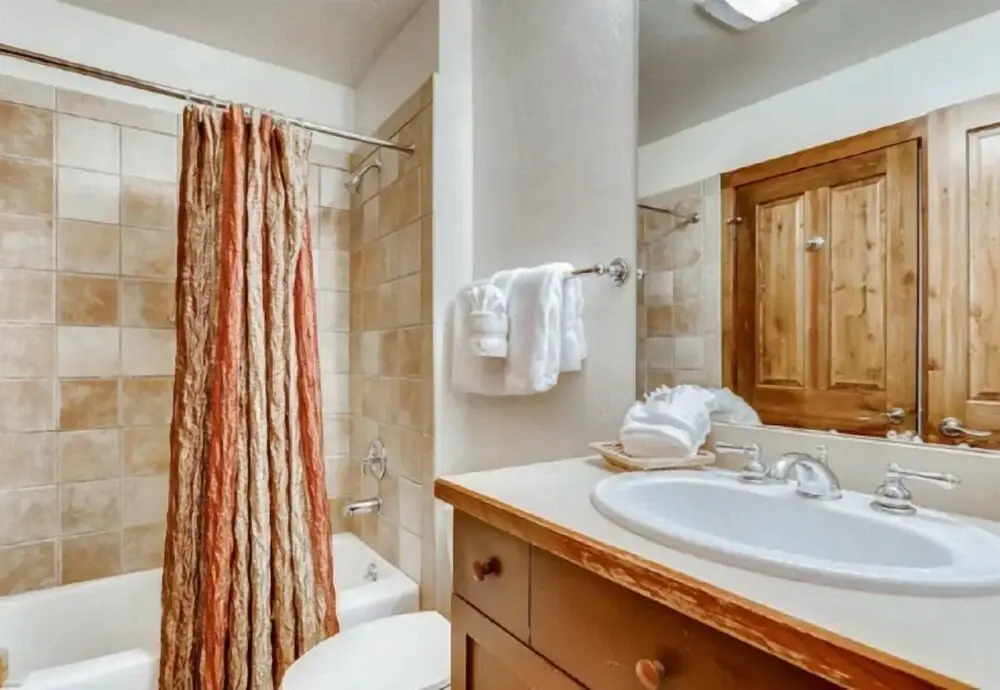 3 Bedroom Mountain Vacation Rental on Historic Downtown Main Street Within Walking Distance to Peak 9 Gondola