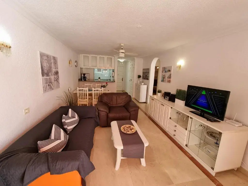 Casa Teide, ground floor Apartment Parque Santiago 1, heated pool, 100 m to sea and beach, wifi