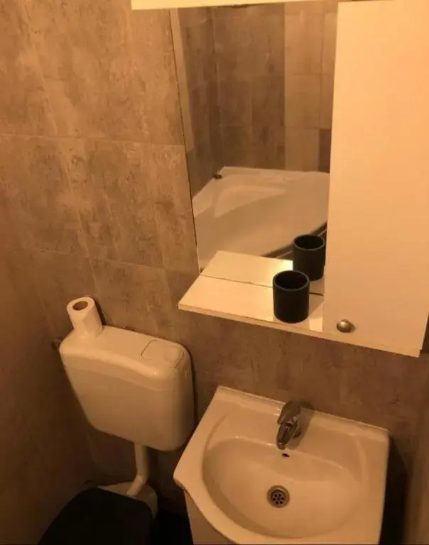 LUXURY APARTMENT III g