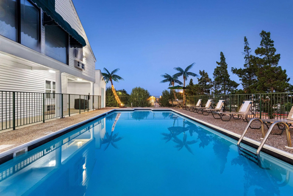 Super 8 by Wyndham Branson - Shepherd of the Hills Exwy