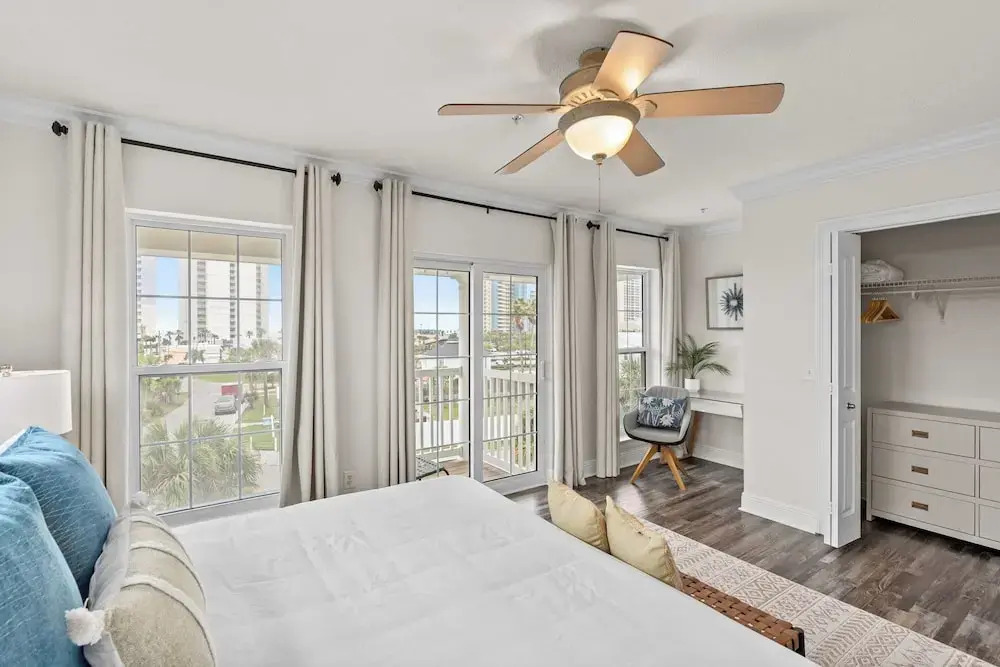 Tidal Charm by Avantstay Walk to Beach, Community Pool, Balcony, Ocean Views