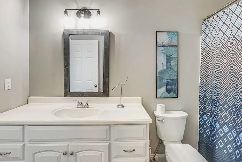 < 1 Mi to Ocean! OBX Condo w/ Decks, Pets Welcome