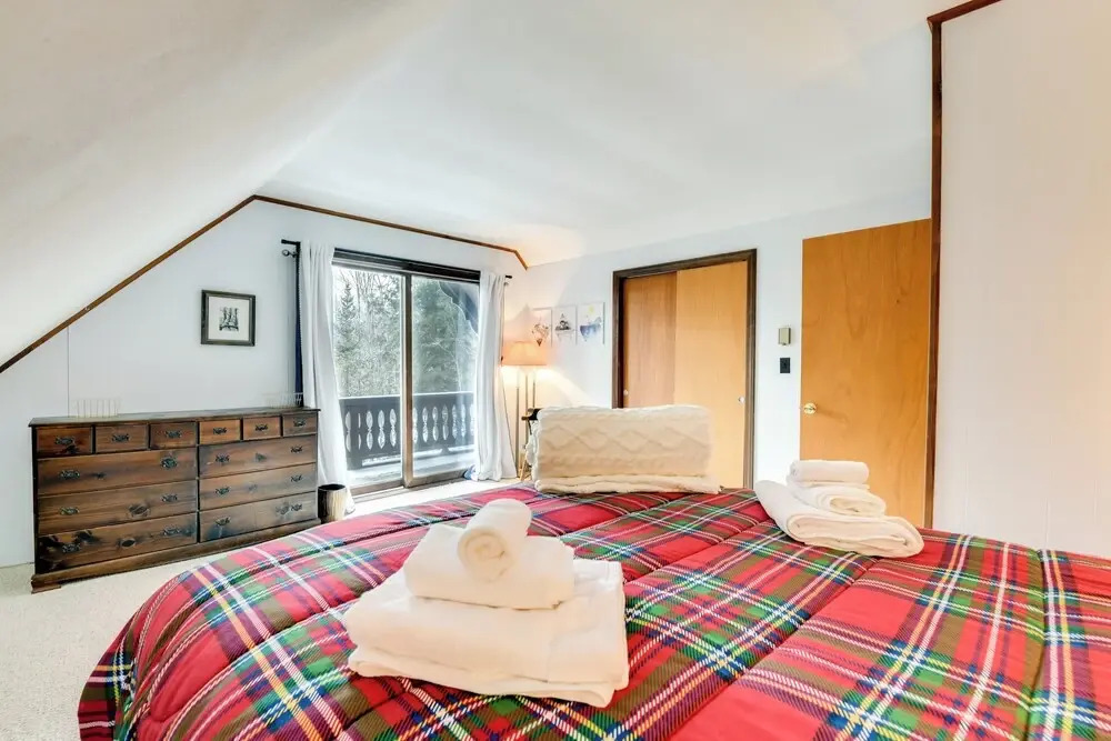 Pet-friendly Home w/ Deck: 4 Mi to Jay Peak Resort