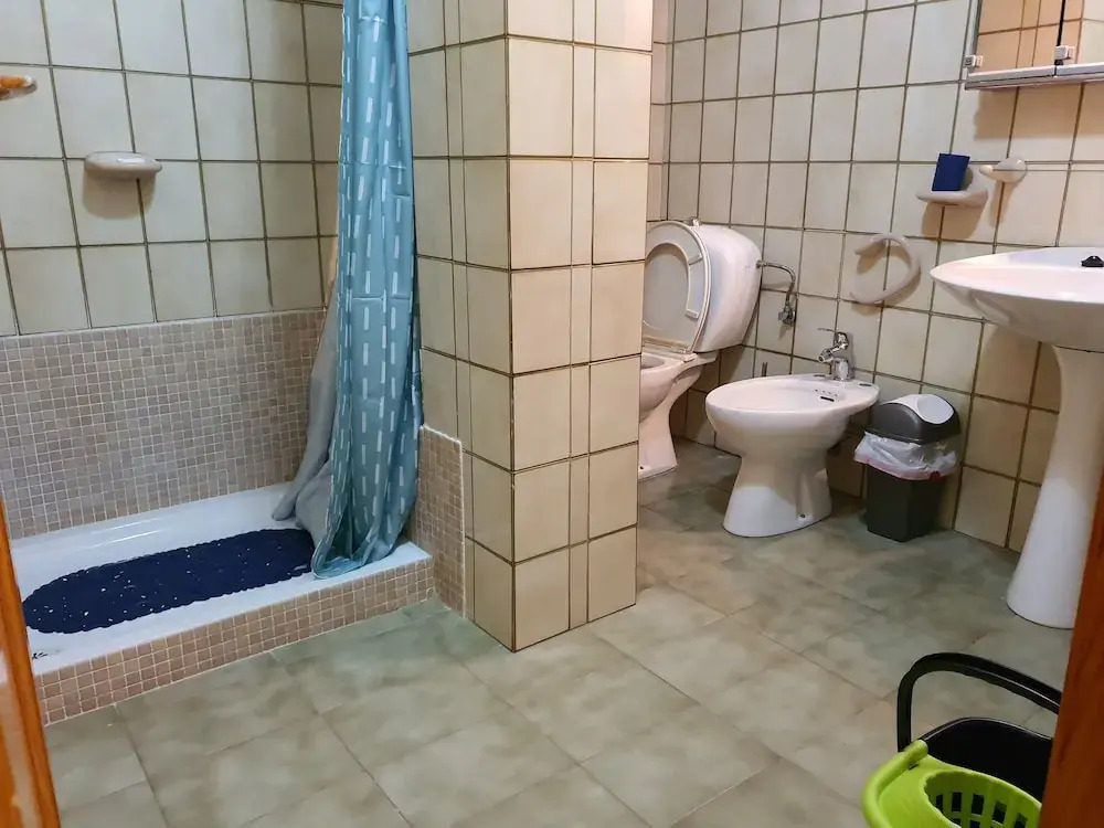 Budget Rooms at Jumbo (15 minutes walk)