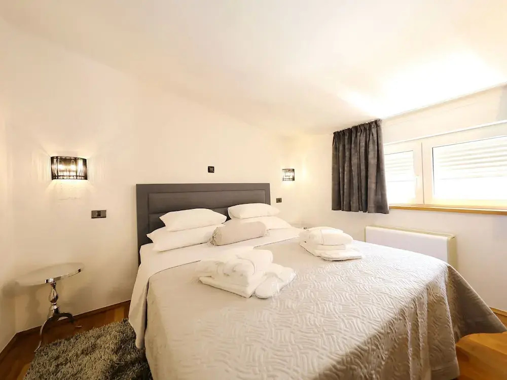 Fabulous Villa With Private Pool, Fenced Garden, Roofed Terrace, Great Location