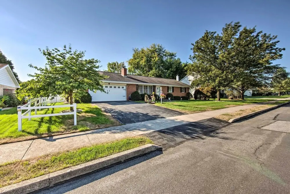 Spacious Palmyra Home w/ Fire Pit & Deck!