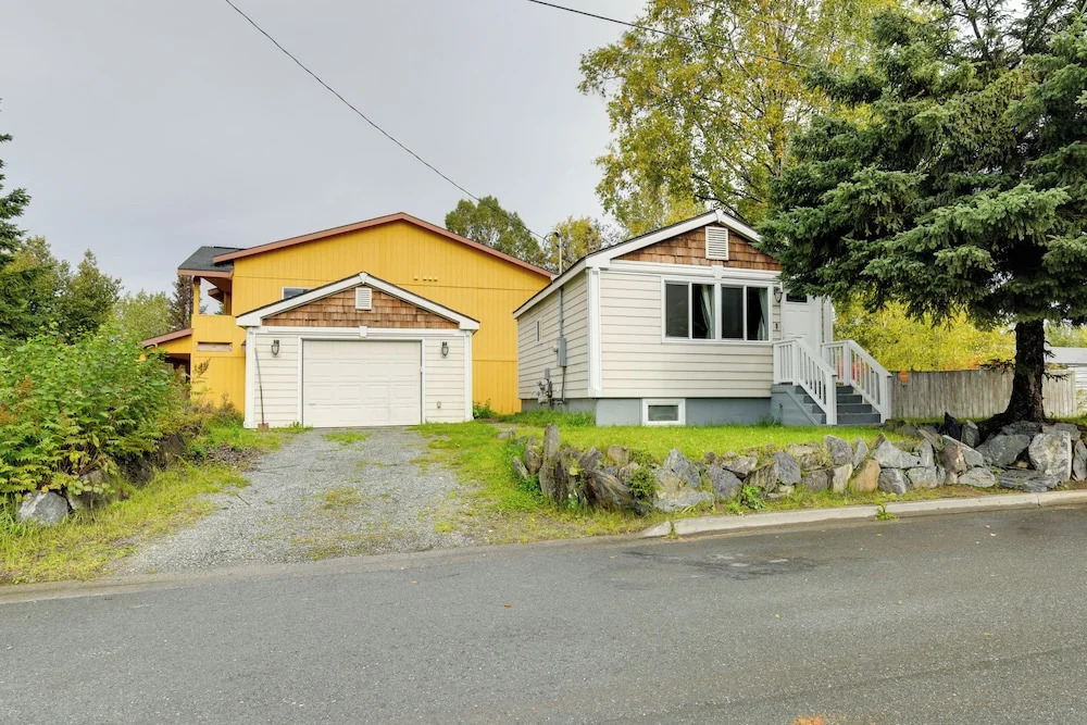 Cozy Anchorage Retreat < 4 Mi to Downtown!