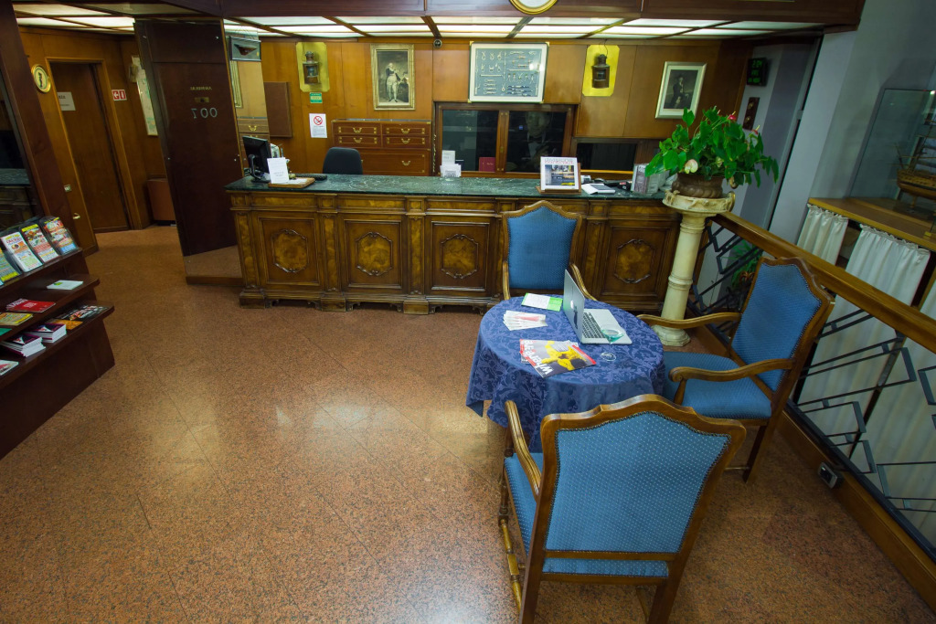 Admiral Hotel
