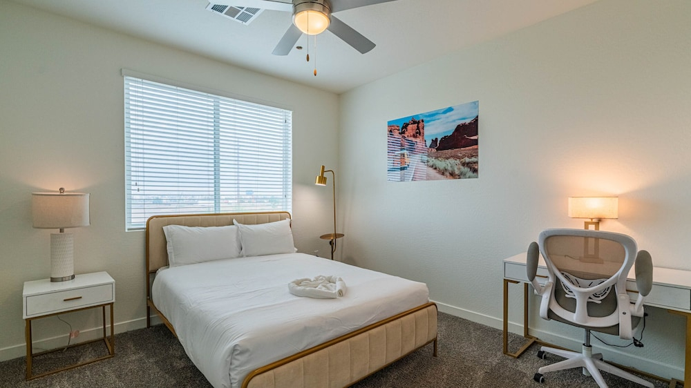Sleek Stay 4mins to State Farm Stadium