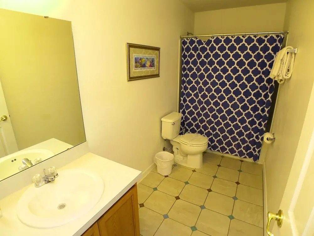 4 Bed Pool Home 253