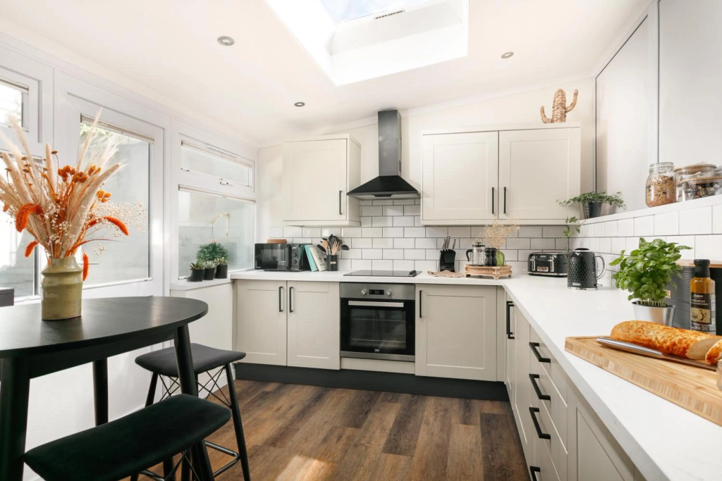 NEW LUXURY for 2022 - Free Parking - Central Plymouth House - Sleeps 10 - Access to Plymouth Hoe - Close to The Barbican - Pets welcome - By Luxe Living