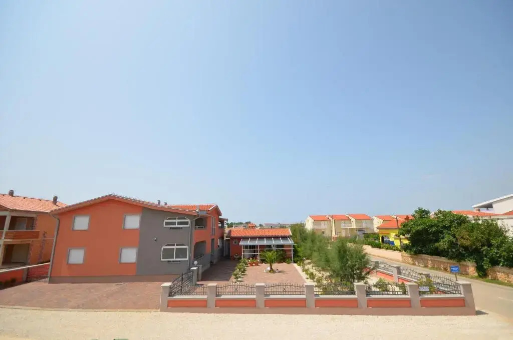Apartments Komljen