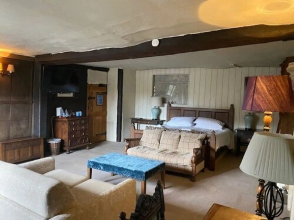 The George Inn & Plaine