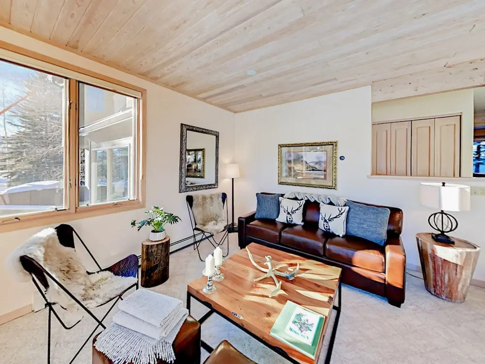 Exclusive Mountain Retreat #B - 4 Br Duplex