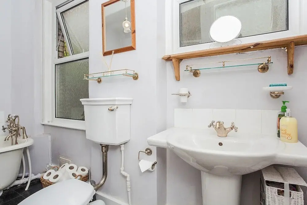Beautiful 2 Bedroom Garden Apartment
