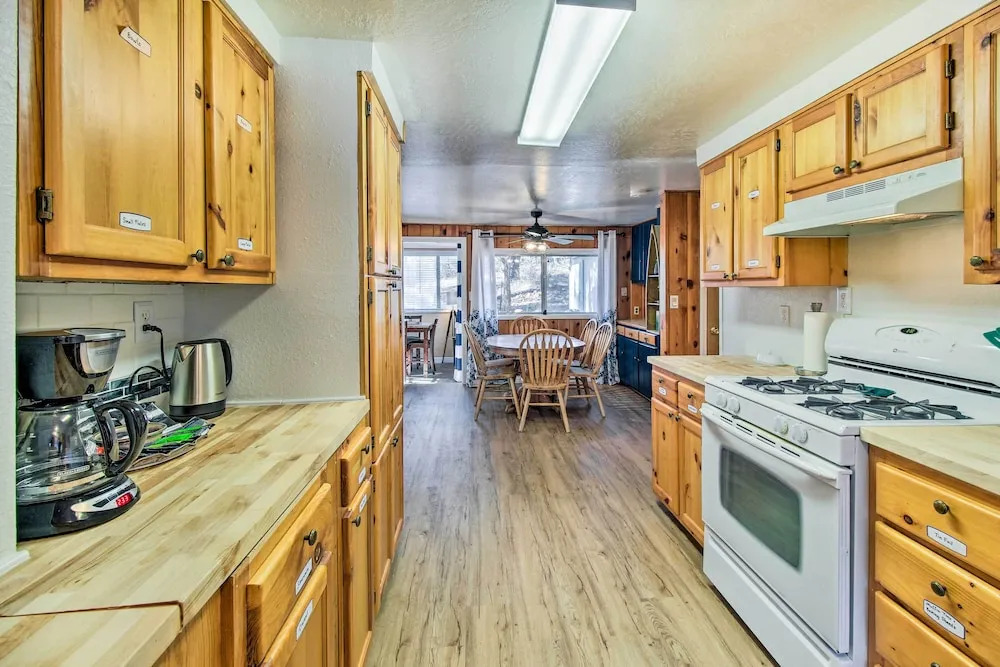 Near Fool Hollow Lake & Trails: Family Cabin