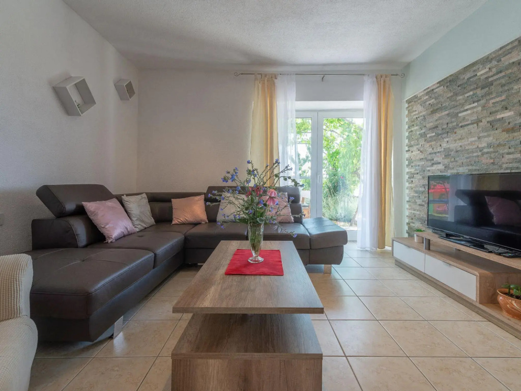 Holiday Home in Lisicic with Pool