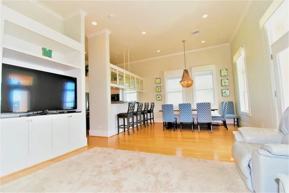 Sea Hawk - Private Beach House With Pool & Hot Tub 4 Bedroom Home by RedAwning