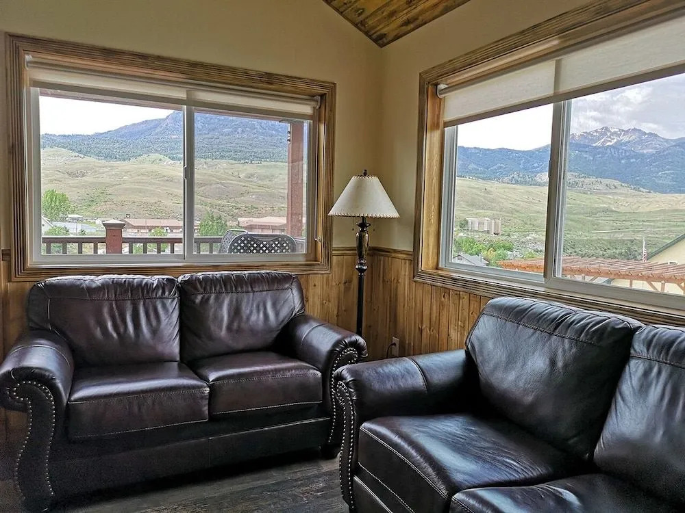 Yellowstone Riverside Cottages