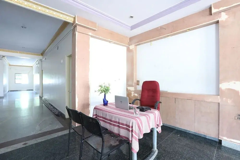 Oyo 30297 Riviera Residency