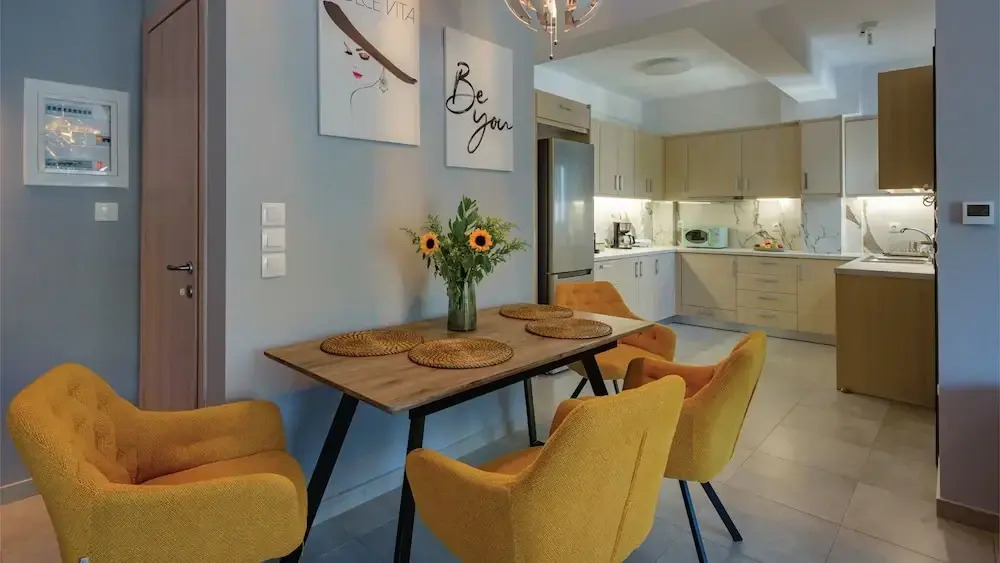 Cheli Apartments Airport by Airstay