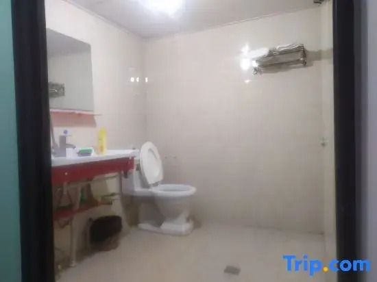 Zhandong Hostel