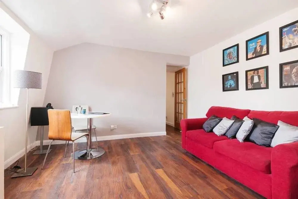 Top Floor Flat With Views in Southwark/borough