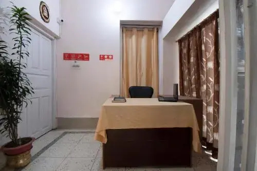 Chandra Manor by OYO Rooms
