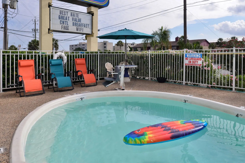 Motel 6 Classic Galveston, TX Beach-Seawall