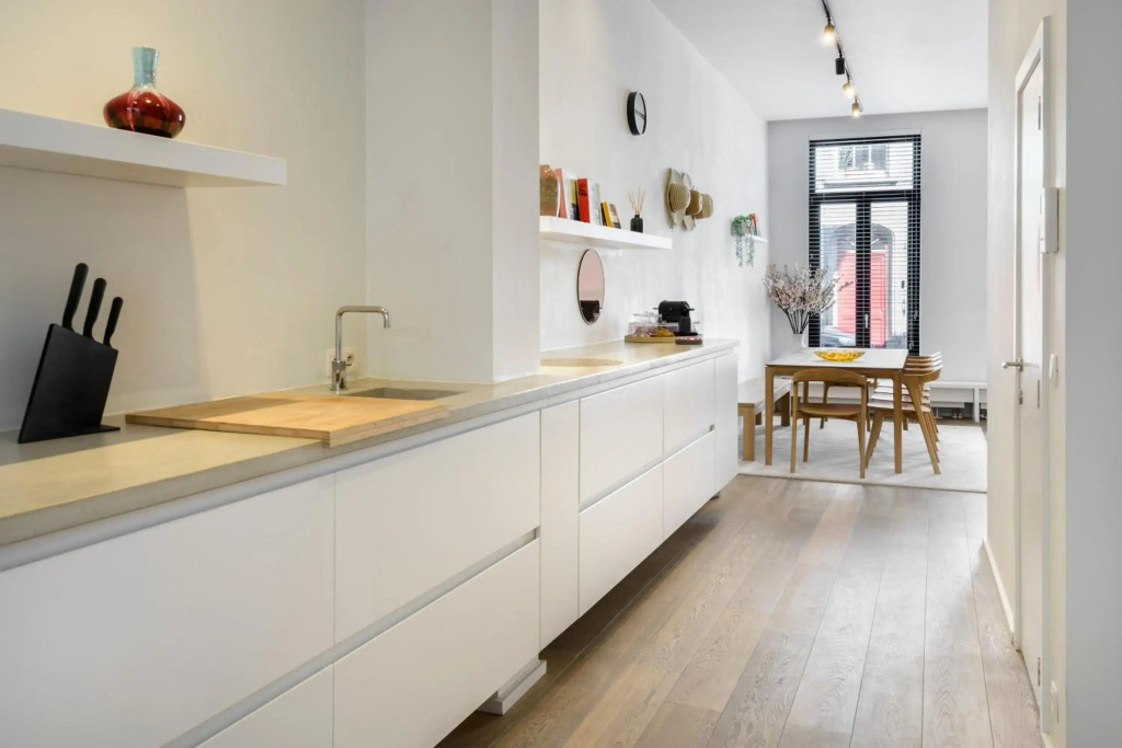 Mellow guesthouse - spacious home for 10 in the city center