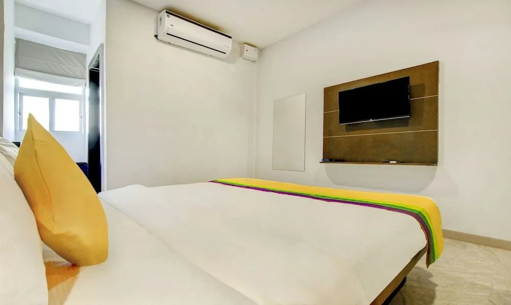 Hotel O S7