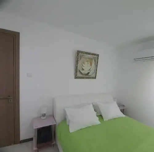 Luxury 2 Bed Apartment Next To the Beach