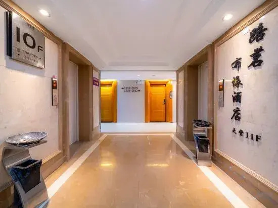 Guiyang Luming Buyi Hotel (Huaguoyuan Twin Towers)
