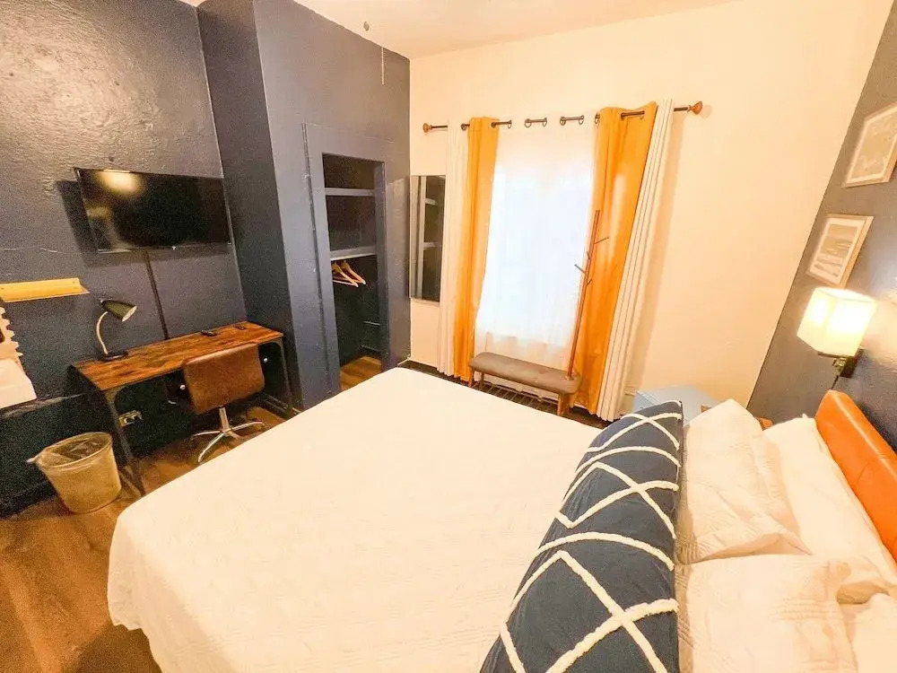 ITH San Diego Mission Beach Backpacker Hostel