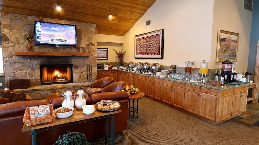 Trail's End Lodge at Deer Valley Resort - Three Bedroom Residence with Den and Spa #302 3 Condo