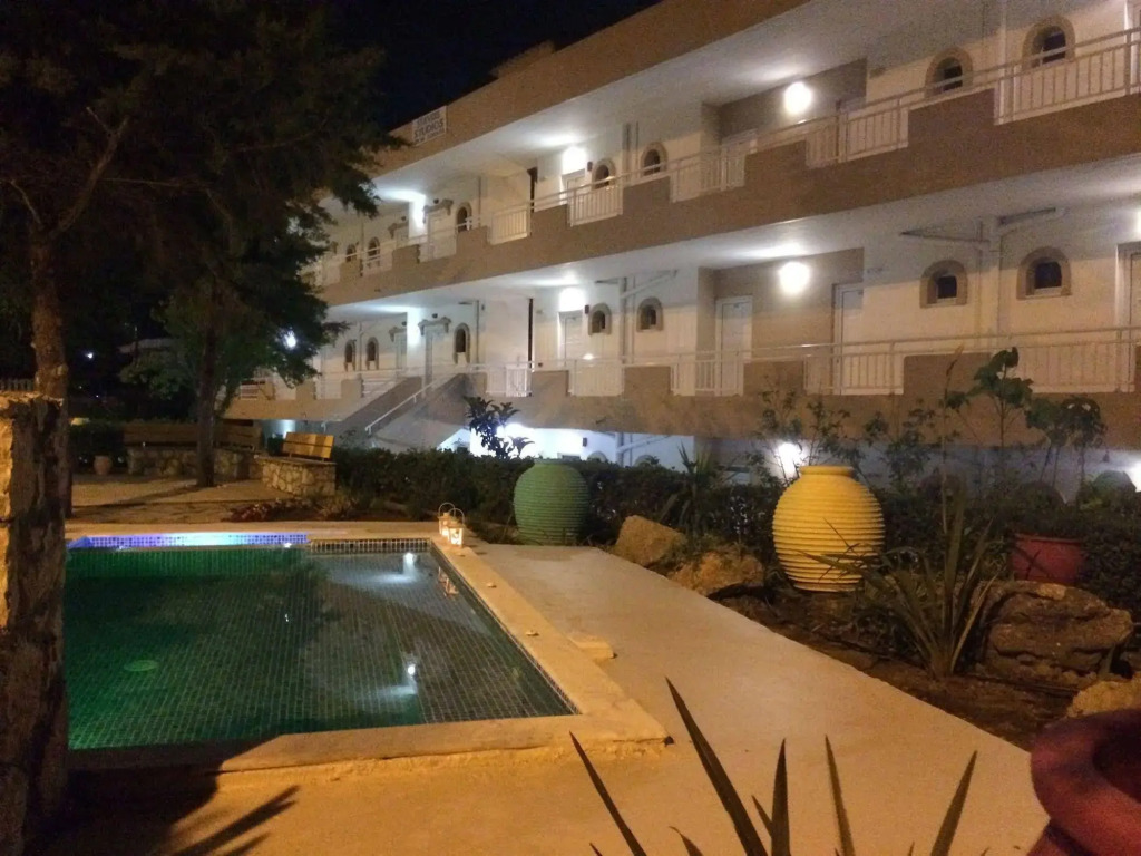CasaStavris - Aparts & Pool Suites
